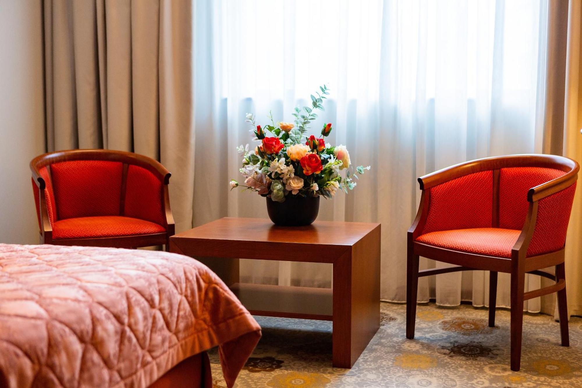 Kings Park Hotel พอดโกริกา ภายนอก รูปภาพ