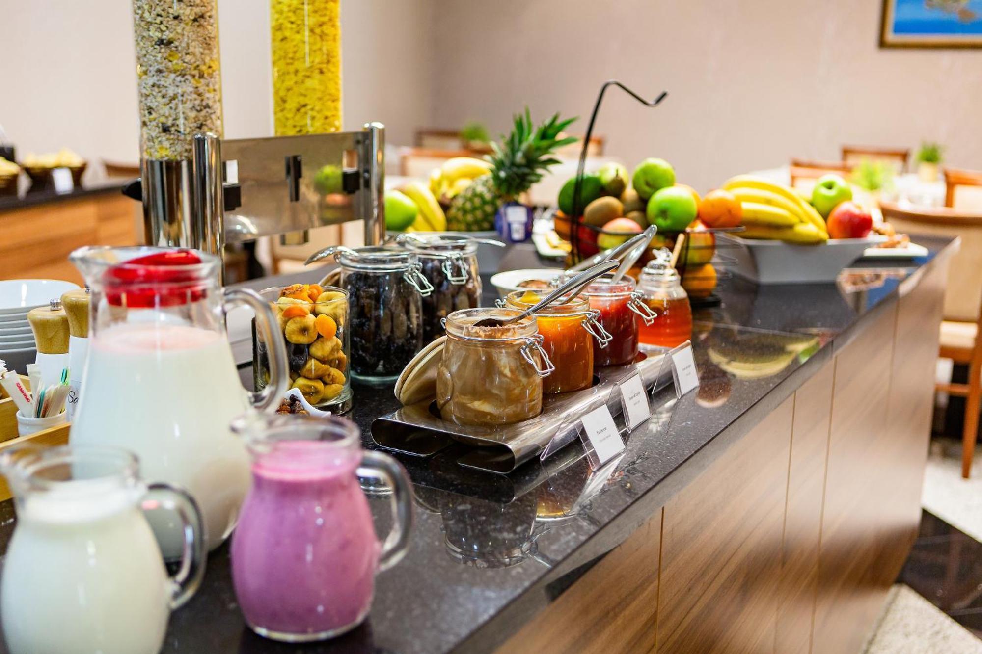 Kings Park Hotel พอดโกริกา ภายนอก รูปภาพ