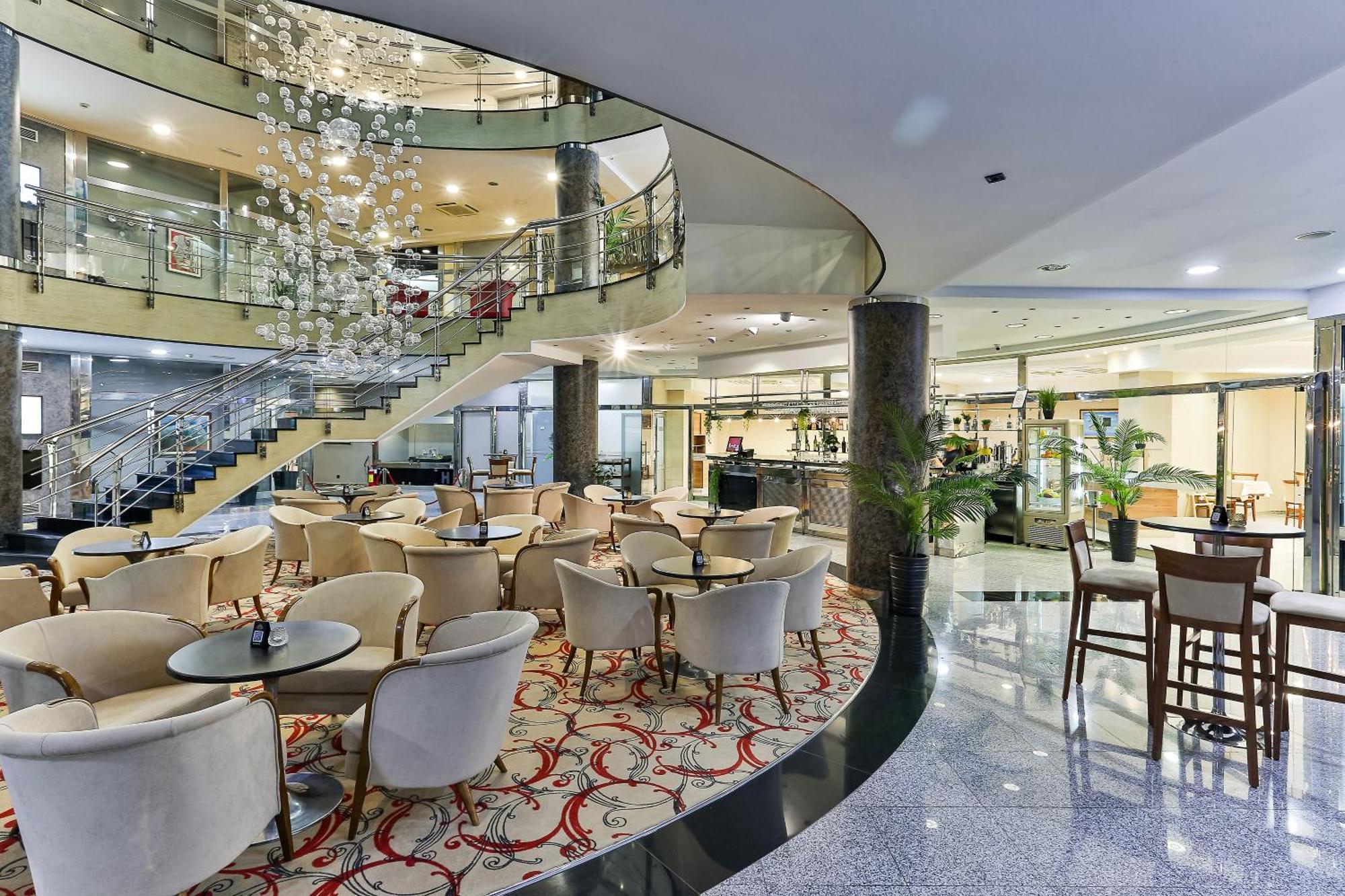 Kings Park Hotel พอดโกริกา ภายนอก รูปภาพ