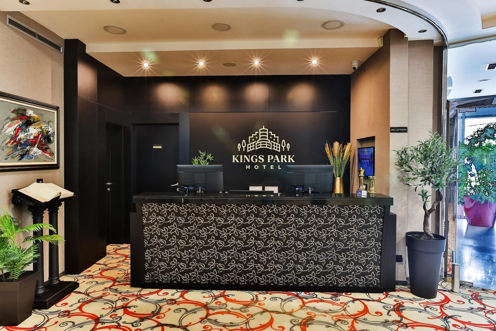 Kings Park Hotel พอดโกริกา ภายนอก รูปภาพ