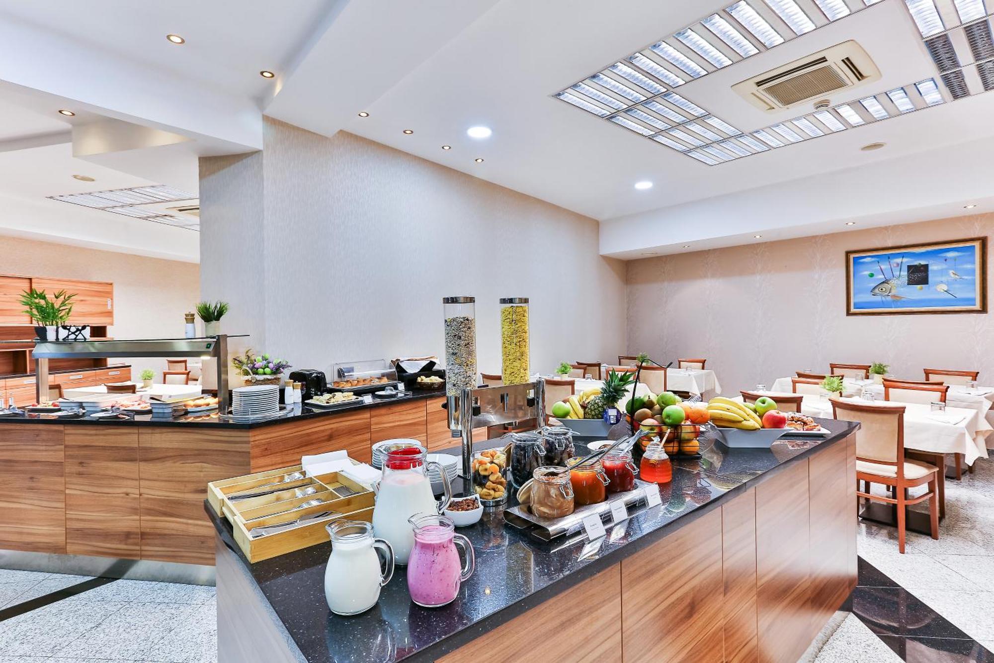 Kings Park Hotel พอดโกริกา ภายนอก รูปภาพ