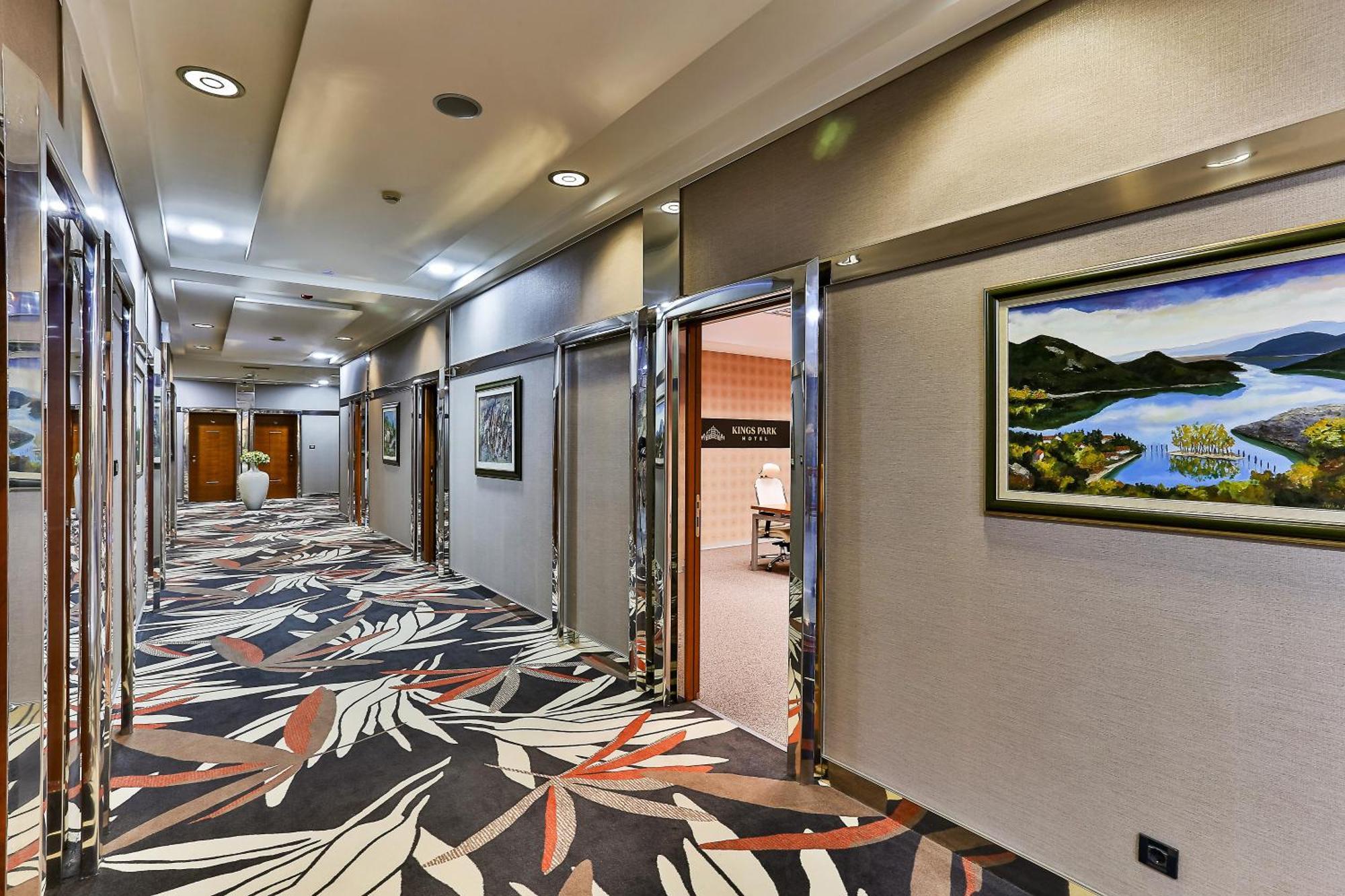 Kings Park Hotel พอดโกริกา ภายนอก รูปภาพ
