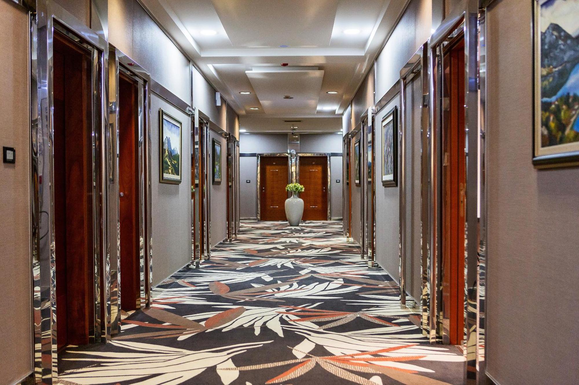 Kings Park Hotel พอดโกริกา ภายนอก รูปภาพ