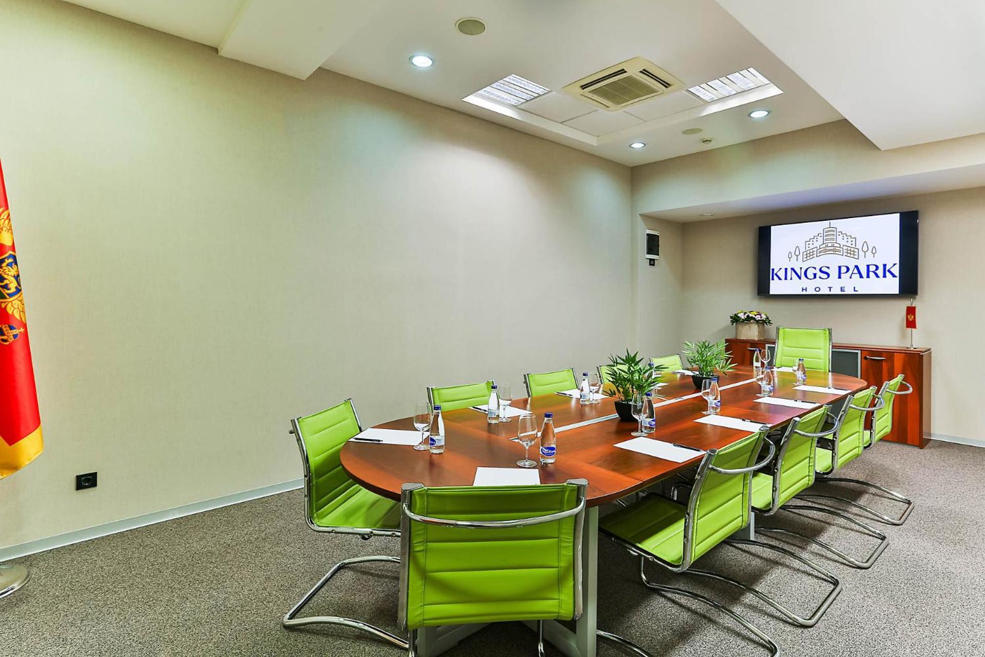 Kings Park Hotel พอดโกริกา ภายนอก รูปภาพ